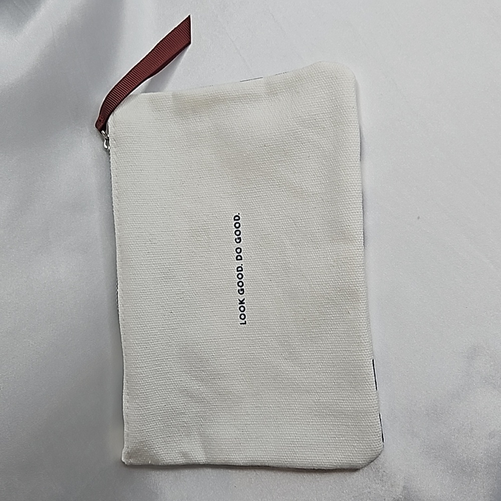ipsy Make Up Bag Canvas White with Blue Flowers - Picture 2 of 3